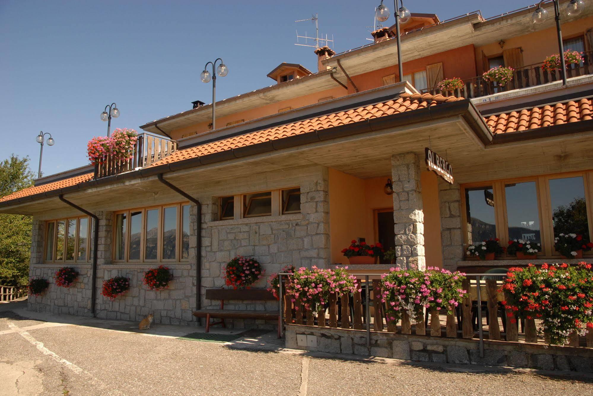 Albergo Legazzuolo Montecampione Artogne Exterior photo